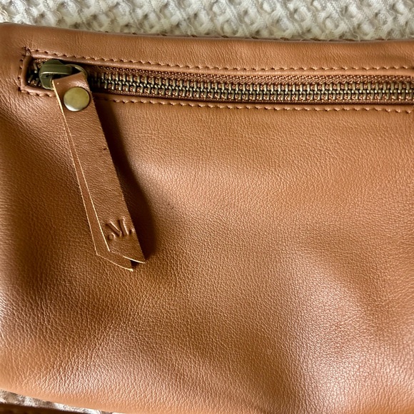 MANDRN the Remy woven crossbody fanny pack - Picture 6 of 8